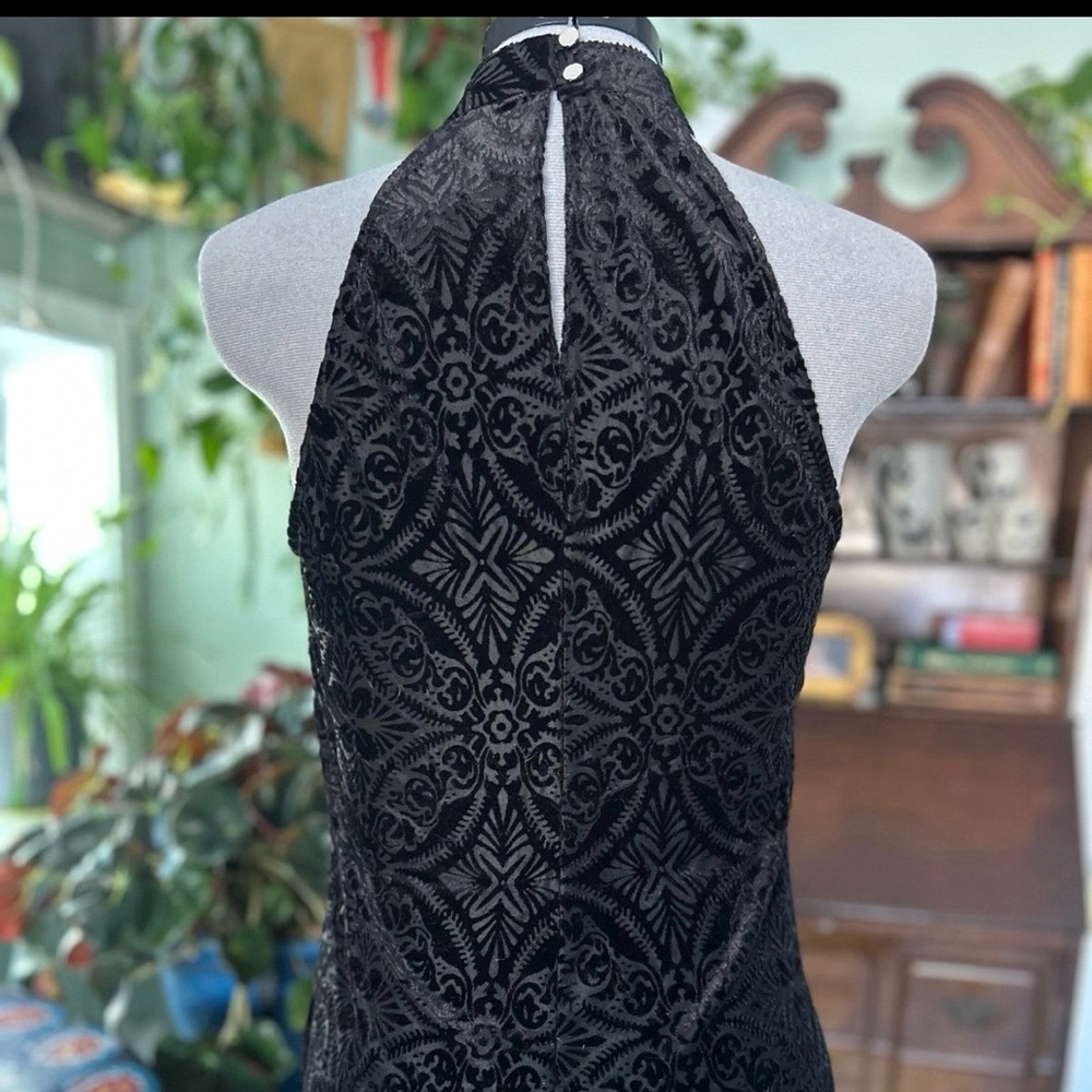 Y2K Miss Selfridge black velvet burnout halter top. Size M (8) - Picture 4 of 7